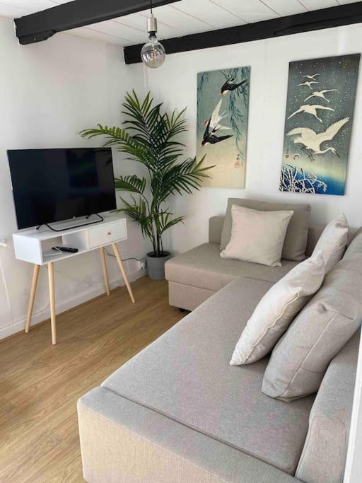 Seagulls Cottage, Touching Distance From Beach Mousehole Extérieur photo