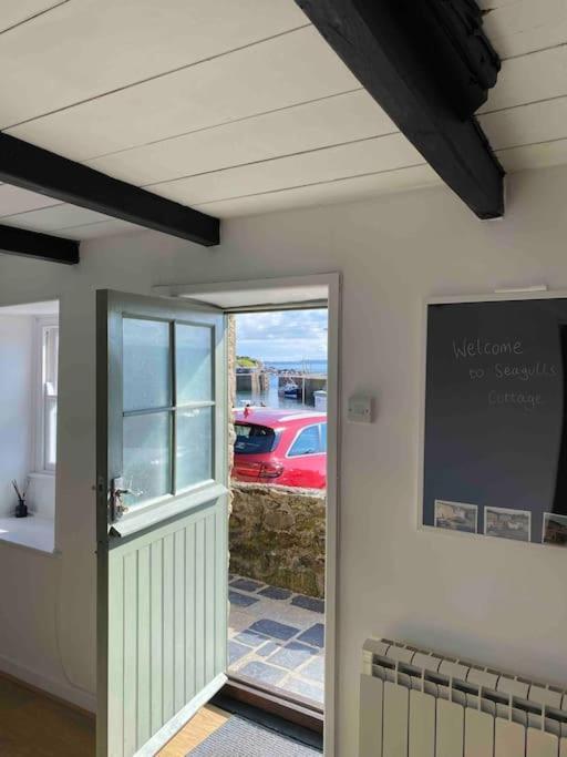 Seagulls Cottage, Touching Distance From Beach Mousehole Extérieur photo